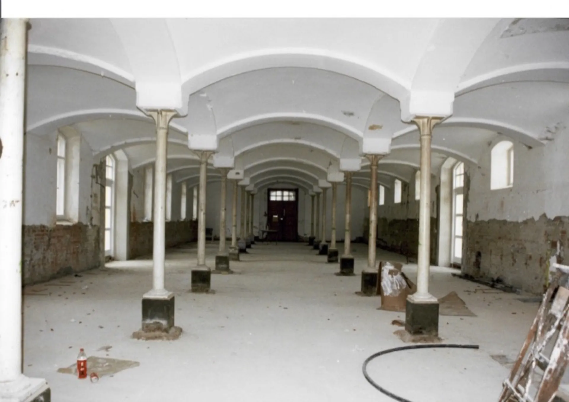 Marstall Saal vor der Sanierung – historischer Gewölbesaal unrenoviert